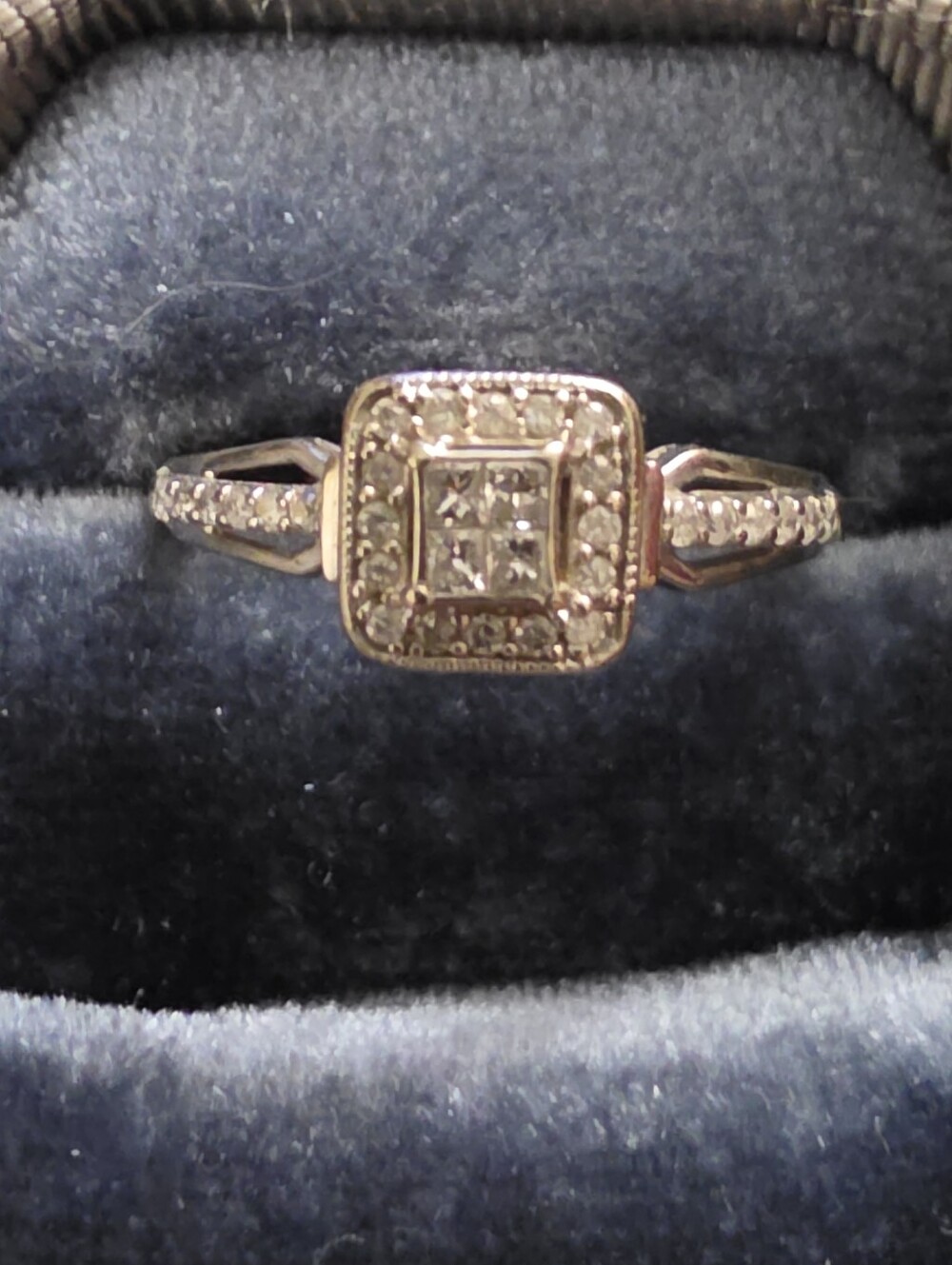 10k Diamond White Gold Ring
